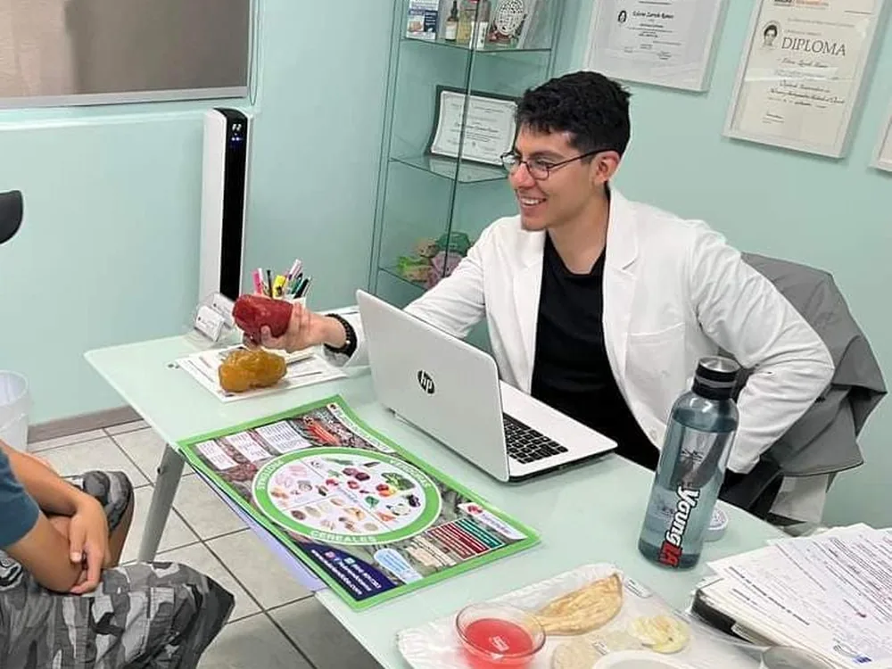 Consulta de nutrición en el consultorio de Nutriéndote en Tijuana